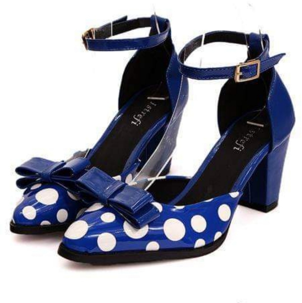 Pin up high heels